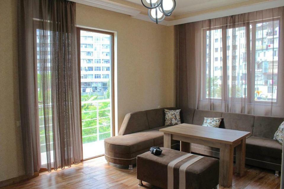 Apartments Батуми Екстериор снимка