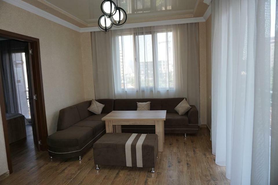 Apartments Батуми Екстериор снимка